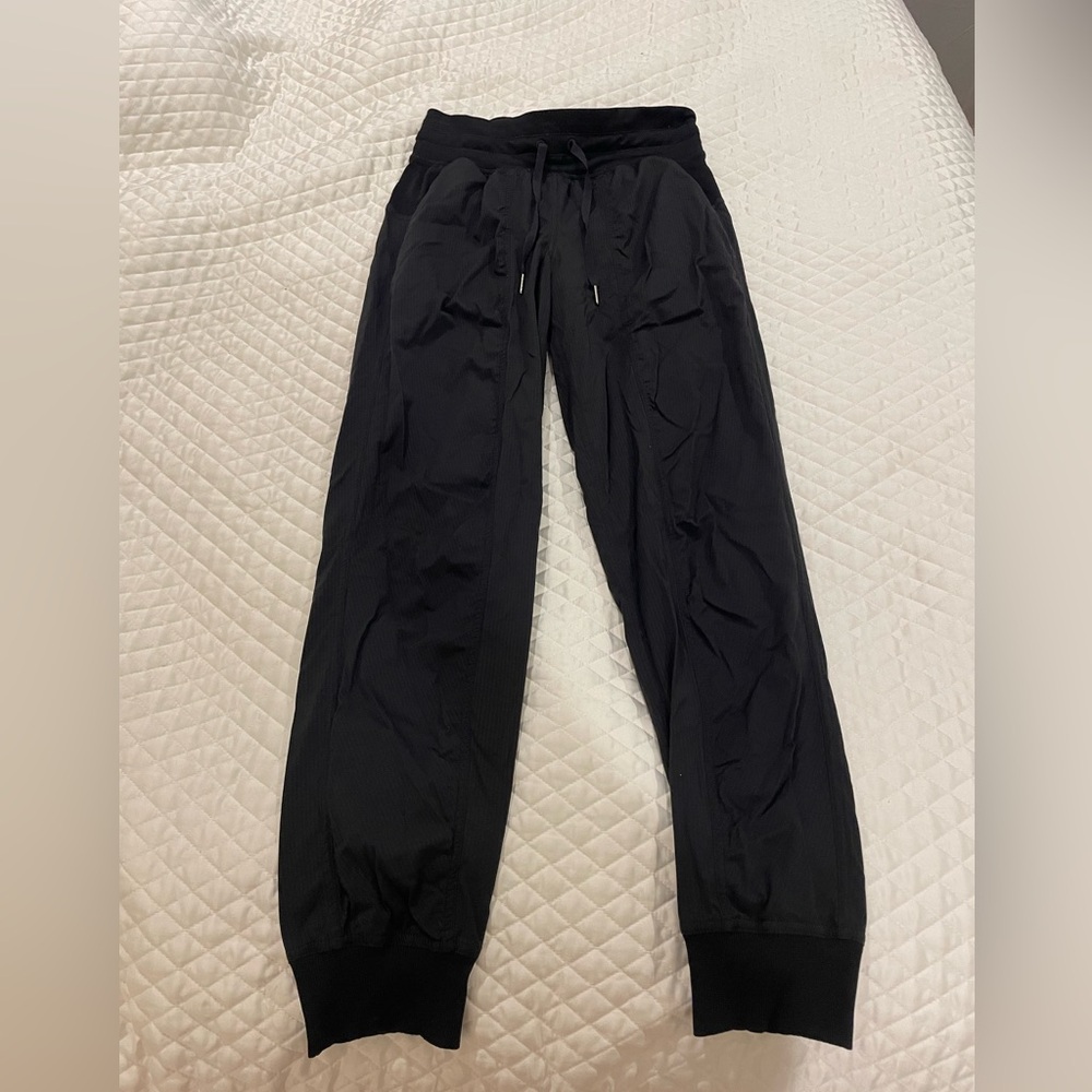 Lululemon black joggers size 4